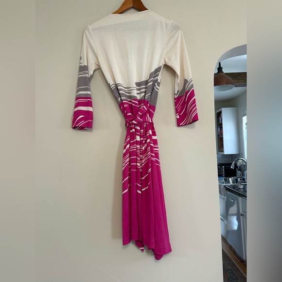 Diane Von Furstenburg silk wrap dress - new Julian two tan and pink - Picture 2 of 8
